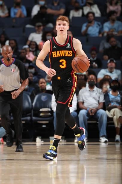Kevin Huerter of the Atlanta Hawks dribbles the ball during a preseason game against the Memphis Grizzlies on October 9, 2021 at FedExForum in...