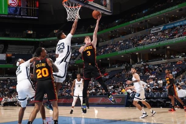 Kevin Huerter of the Atlanta Hawks shoots the ball during a preseason game against the Memphis Grizzlies on October 9, 2021 at FedExForum in Memphis,...