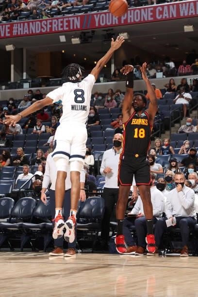Solomon Hill of the Atlanta Hawks shoots the ball during a preseason game against the Memphis Grizzlies on October 9, 2021 at FedExForum in Memphis,...