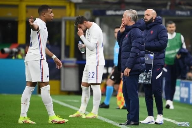 France's coach Didier Deschamps speaks with France's forward Kylian Mbappe during the Nations League final football match between Spain and France at...