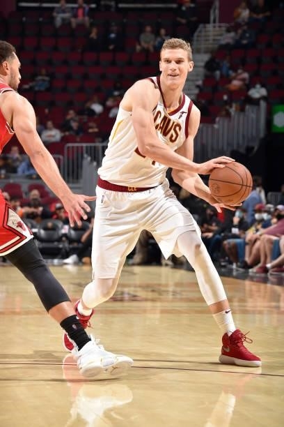 Lauri Markkanen of the Cleveland Cavaliers passes the ball during a preseason game against the Chicago Bulls on October 10, 2021 at Rocket Mortgage...