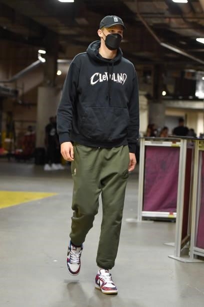 Lauri Markkanen of the Cleveland Cavaliers arrives to the arena prior to a preseason game against the Chicago Bulls on October 10, 2021 at Rocket...
