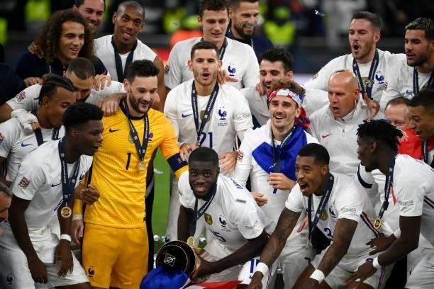 Fance's defender Dayot Upamecano holds the trophy as he celebrates with teammates during the trophy ceremony at the end of the Nations League final...