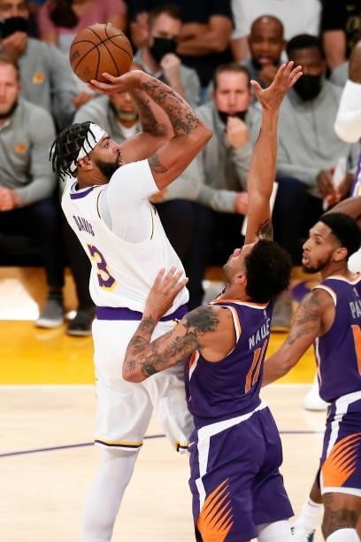 Anthony Davis of the Los Angeles Lakers shoots the ball during a preseason game against the Phoenix Suns on October 10, 2021 at STAPLES Center in Los...