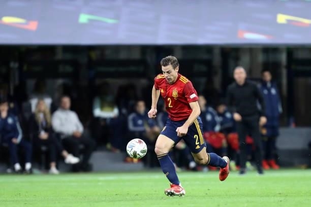 Cesar Azpilicueta of Spain controls the ball during the UEFA Nations League Final match between the Spain and France at San Siro Stadium on October...