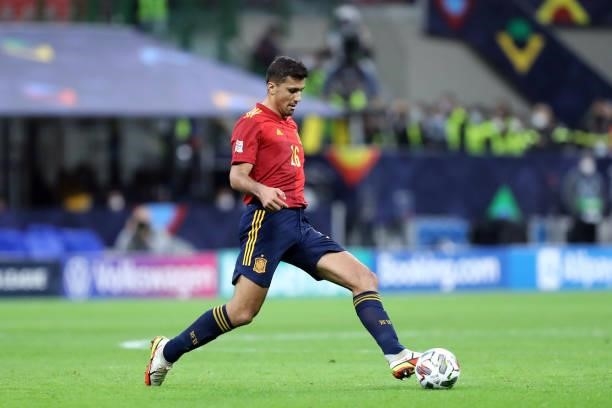 Rodri Hernandez of Spain controls the ball during the UEFA Nations League Final match between the Spain and France at San Siro Stadium on October 10,...