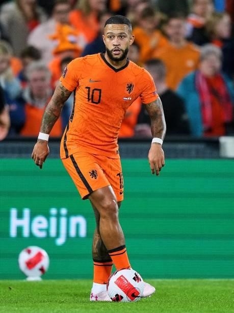 Memphis Depay of Holland detached at the ball during the World Cup qualifier match between the Netherlands and Gibraltar at Feyenoord Stadium de Kuip...