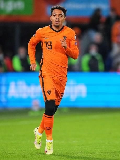 Donyell Malen of Holland detached at the ball during the World Cup qualifier match between the Netherlands and Gibraltar at Feyenoord Stadium de Kuip...