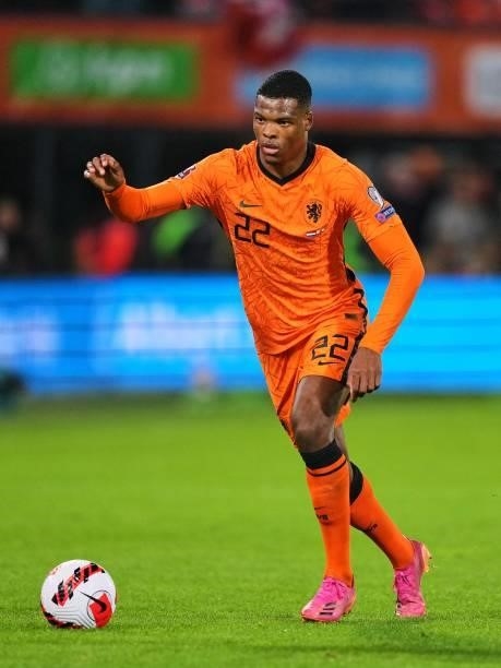 Dumfries of Holland detached at the ball during the World Cup qualifier match between the Netherlands and Gibraltar at Feyenoord Stadium de Kuip on...