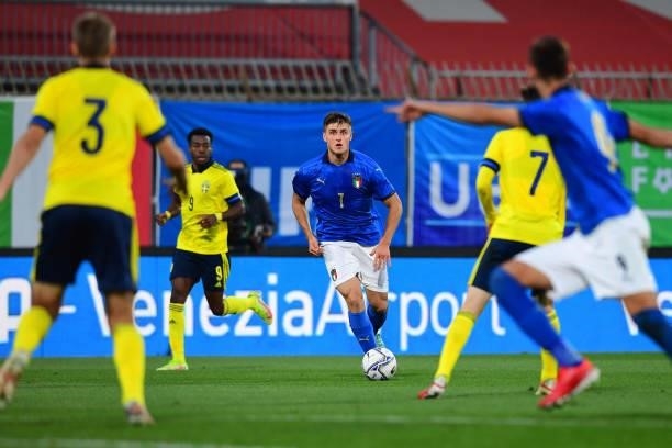 Lorenzo Colombo of Italy controls the ball during the 2022 UEFA European Under-21 Championship Qualifier match between Italy and Sweden at Stadio...