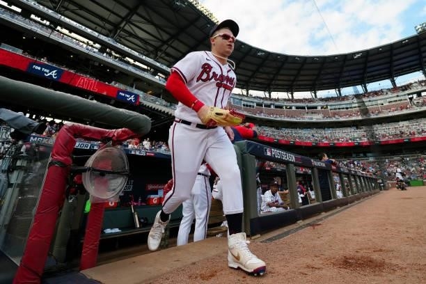 Joc Pederson of the Atlanta Braves takes the field prior to Game 4 of the NLDS between the Milwaukee Brewers and the Atlanta Braves at Truist Park on...