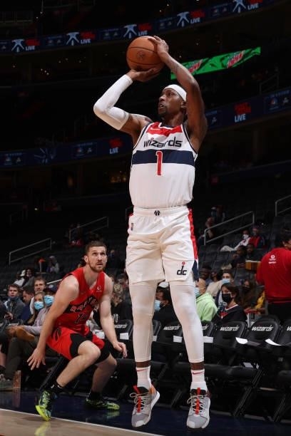 Kentavious Caldwell-Pope of the Washington Wizards shoots a three point basket during a preseason game against the Toronto Raptors on October 12,...
