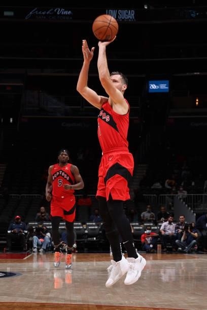 Goran Dragic of the Toronto Raptors shots a three point basket during a preseason game against the Washington Wizards on October 12, 2021 at Capital...