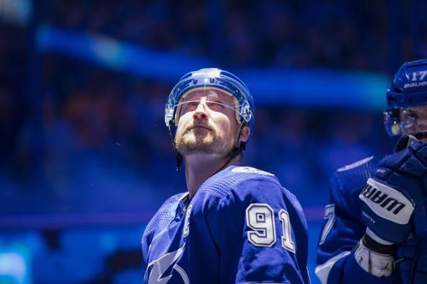 Steven Stamkos of the Tampa Bay Lightning watches the Stanley Cup Champions banner as it is lifted to the rafters before the game against the...