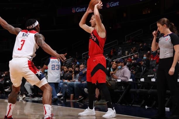 Goran Dragic of the Toronto Raptors looks to pass the ball during a preseason game against the Washington Wizards on October 12, 2021 at Capital One...