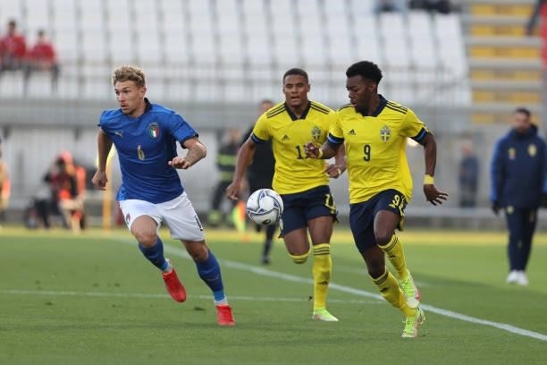 Anthony Elanga of U21 Sweden and Matteo Lovato of U21 Italy in action during the UEFA European Under-21 Championship Qualifier football match between...