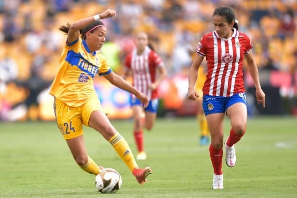 María Sánchez of Tigres UANL femenil fights for the ball with Damaris Godínez of Chivas femenil during the Final second leg match between Tigres UANL...
