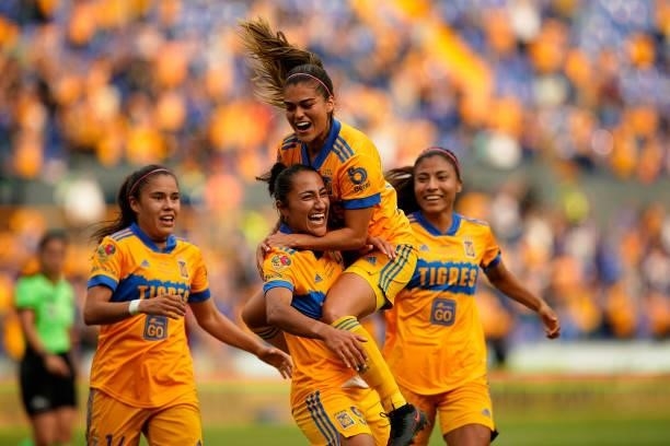 Sandra Mayor of Tigres celebrates with teammates after scoring the third goal of his team during the Final second leg match between Tigres UANL and...