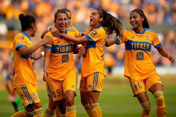Sandra Mayor of Tigres celebrates with teammates after scoring the third goal of his team during the Final second leg match between Tigres UANL and...
