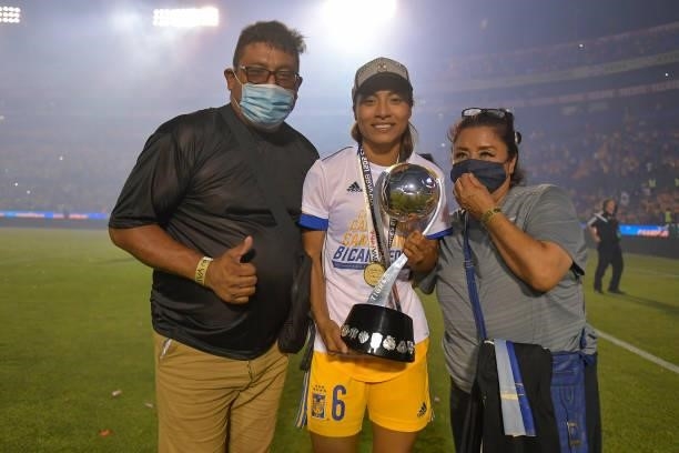 Nancy Antonio of Tigres UANL femenil celebrates with her family after winning the Final second leg match between Tigres UANL and Chivas as part of...