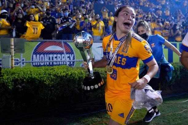 Katty Martínez of Tigres celebrates with the trophy after winning the Final second leg match between Tigres UANL and Chivas as part of the Torneo...
