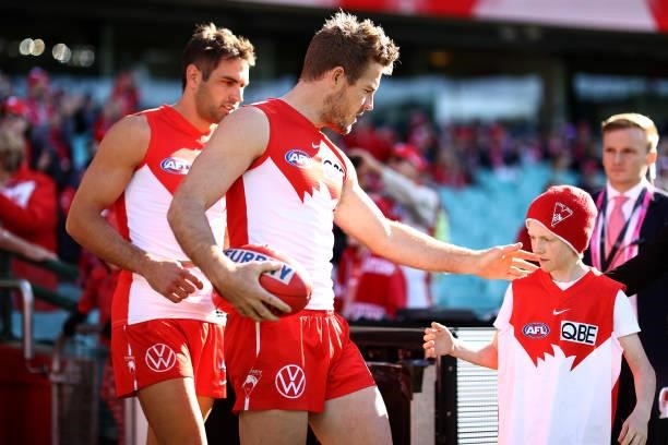 Luke Parker of the Swans leads his team out onto the field during the round 12 AFL match between the St Kilda Saints and the Sydney Swans at Sydney...