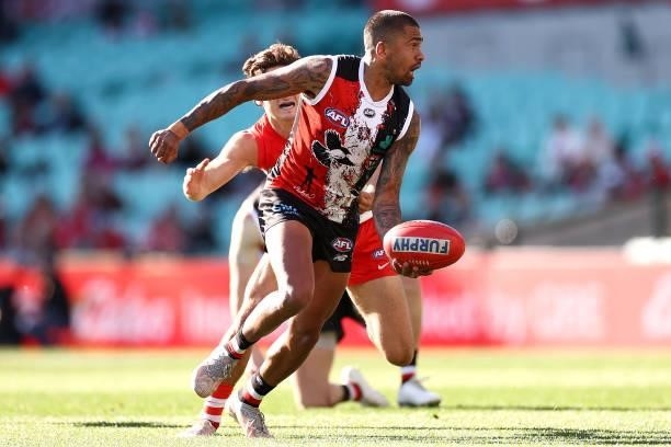 Bradley Hill of the Saints handballs during the round 12 AFL match between the St Kilda Saints and the Sydney Swans at Sydney Cricket Ground on June...
