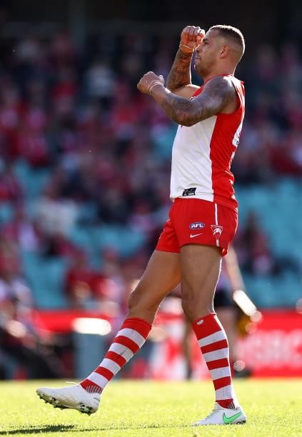 Lance Franklin of the Swans celebrates kicking a goal during the round 12 AFL match between the St Kilda Saints and the Sydney Swans at Sydney...