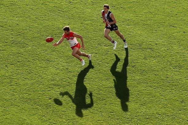 Dane Rampe of the Swans gathers the ball during the round 12 AFL match between the St Kilda Saints and the Sydney Swans at Sydney Cricket Ground on...