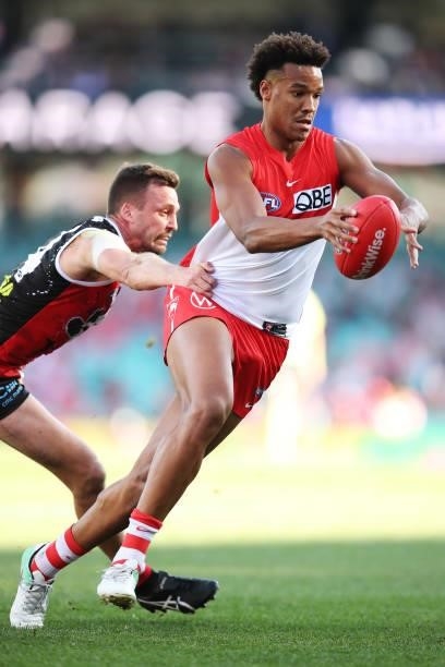 Joel Amartey of the Swans in action during the round 12 AFL match between the St Kilda Saints and the Sydney Swans at Sydney Cricket Ground on June...