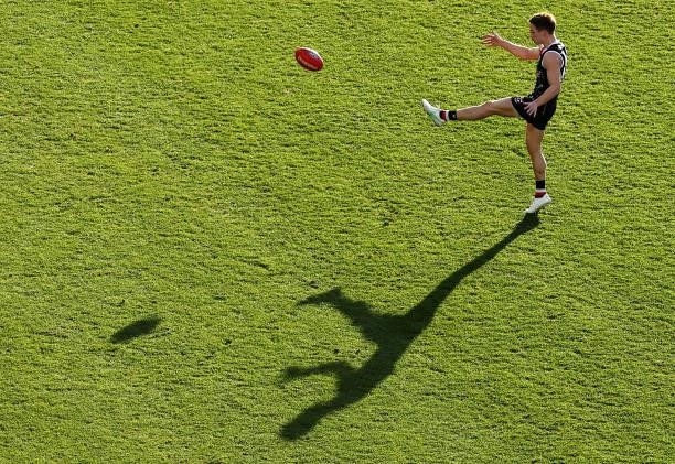Jack Billings of the Saints kicks during the round 12 AFL match between the St Kilda Saints and the Sydney Swans at Sydney Cricket Ground on June 05,...