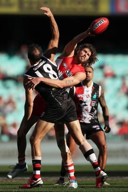 Tom Hickey of the Swans taps the ball during the round 12 AFL match between the St Kilda Saints and the Sydney Swans at Sydney Cricket Ground on June...
