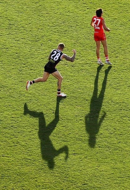 Tim Membrey of the Saints celebrates kicking a goal during the round 12 AFL match between the St Kilda Saints and the Sydney Swans at Sydney Cricket...