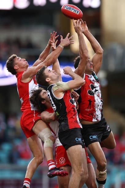 Paddy Ryder of the Saints attempts to mark during the round 12 AFL match between the St Kilda Saints and the Sydney Swans at Sydney Cricket Ground on...