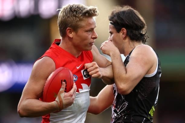 Isaac Heeney of the Swans marks during the round 12 AFL match between the St Kilda Saints and the Sydney Swans at Sydney Cricket Ground on June 05,...
