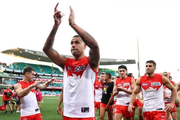 Lance Franklin of the Swans celebrates winning the round 12 AFL match between the St Kilda Saints and the Sydney Swans at Sydney Cricket Ground on...
