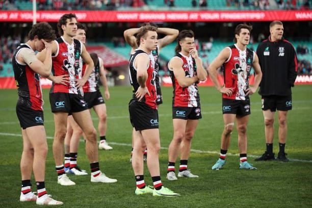 Saints players look dejected after the round 12 AFL match between the St Kilda Saints and the Sydney Swans at Sydney Cricket Ground on June 05, 2021...