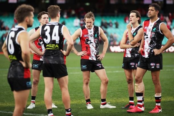 Saints players look dejected after the round 12 AFL match between the St Kilda Saints and the Sydney Swans at Sydney Cricket Ground on June 05, 2021...