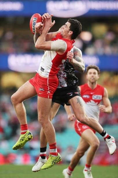 Tom McCartin of the Swans contests the ball during the round 12 AFL match between the St Kilda Saints and the Sydney Swans at Sydney Cricket Ground...