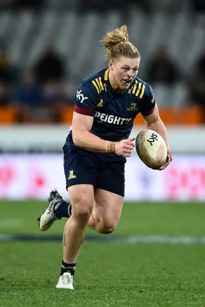 Scott Gregory of the Highlanders makes a break up the field during the round four Super Rugby Trans-Tasman match between the Highlanders and the NSW...