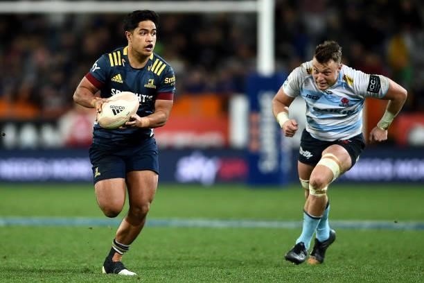 Josh Ioane of the Highlanders makes a run with the ball during the round four Super Rugby Trans-Tasman match between the Highlanders and the NSW...