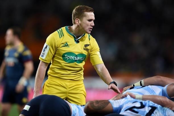Referee Damon Murphy sets a scrum during the round four Super Rugby Trans-Tasman match between the Highlanders and the NSW Waratahs at Forsyth Barr...