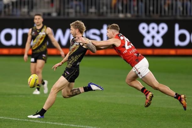 Nathan Broad of the Tigers in action during the round 12 AFL match between the Essendon Bombers and the Richmond Tigers at Optus Stadium on June 05,...