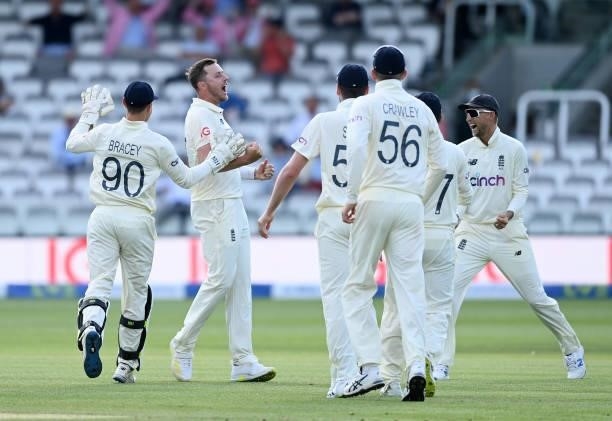 Ollie Robinson of England celebrates the successful review and dismissal of Kane Williamson of New Zealand with James Bracey, Joe Root and teammates...