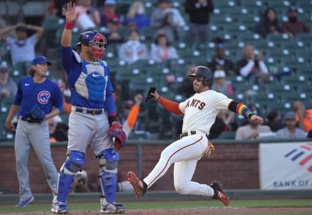 Evan Longoria of the San Francisco Giants scores on an RBI double from Brandon Crawford against the Chicago Cubs in the bottom of the fifth inning at...