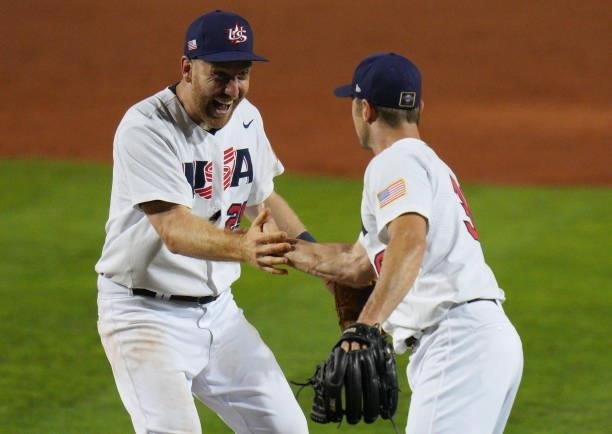 Todd Frazier and David Robertson of United States celebrate defeating Venezuela by score of 4-2 during the WBSC Baseball Americas Qualifier Super...