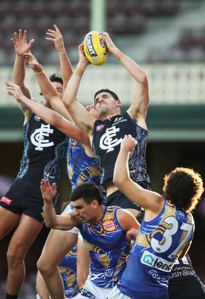 Marc Pittonet of the Blues takes a mark during the round 12 AFL match between the Carlton Blues and the West Coast Eagles at Sydney Cricket Ground on...