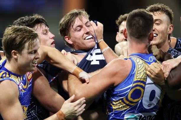 Elliot Yeo of the Eagles scuffles with Sam Walsh, Will Setterfield and Patrick Cripps of the Blues during the round 12 AFL match between the Carlton...
