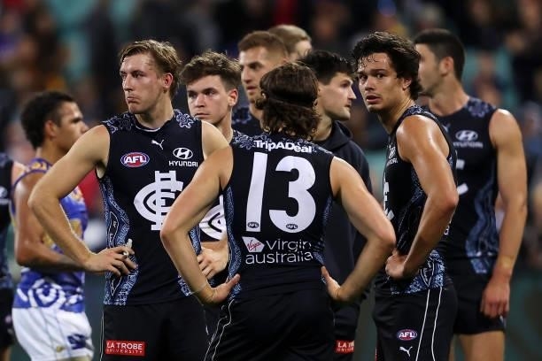 The Blues look dejected after defeat during the round 12 AFL match between the Carlton Blues and the West Coast Eagles at Sydney Cricket Ground on...