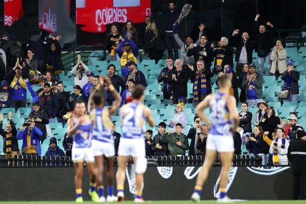 The Eagles thanks the crowd as they celebrate victory during the round 12 AFL match between the Carlton Blues and the West Coast Eagles at Sydney...